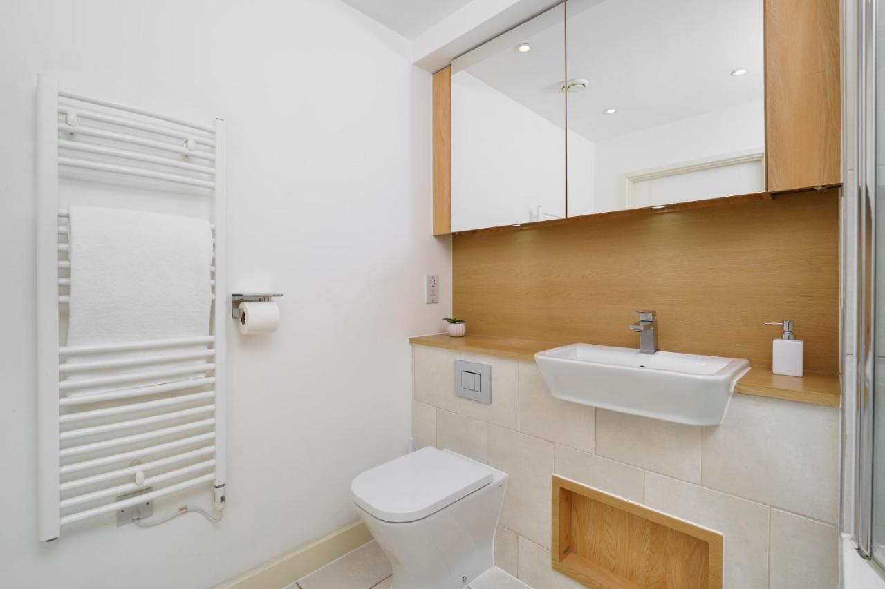 Stylish Fully-Equipped One Bedroom Apartment With Extra Sofa Bed, Free Secure Parking, Onsite Gym, 24Hr Security & Concierge London Ngoại thất bức ảnh
