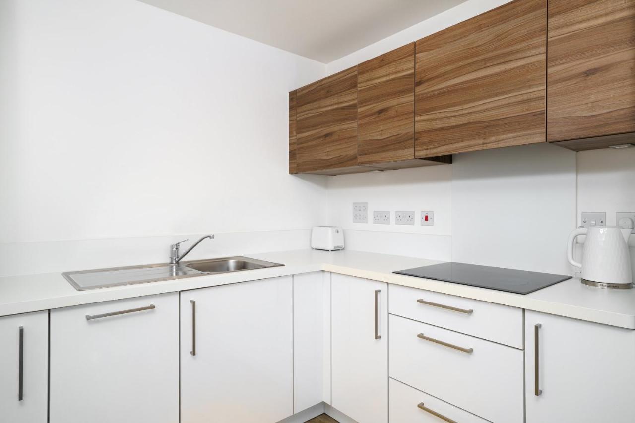 Stylish Fully-Equipped One Bedroom Apartment With Extra Sofa Bed, Free Secure Parking, Onsite Gym, 24Hr Security & Concierge London Ngoại thất bức ảnh