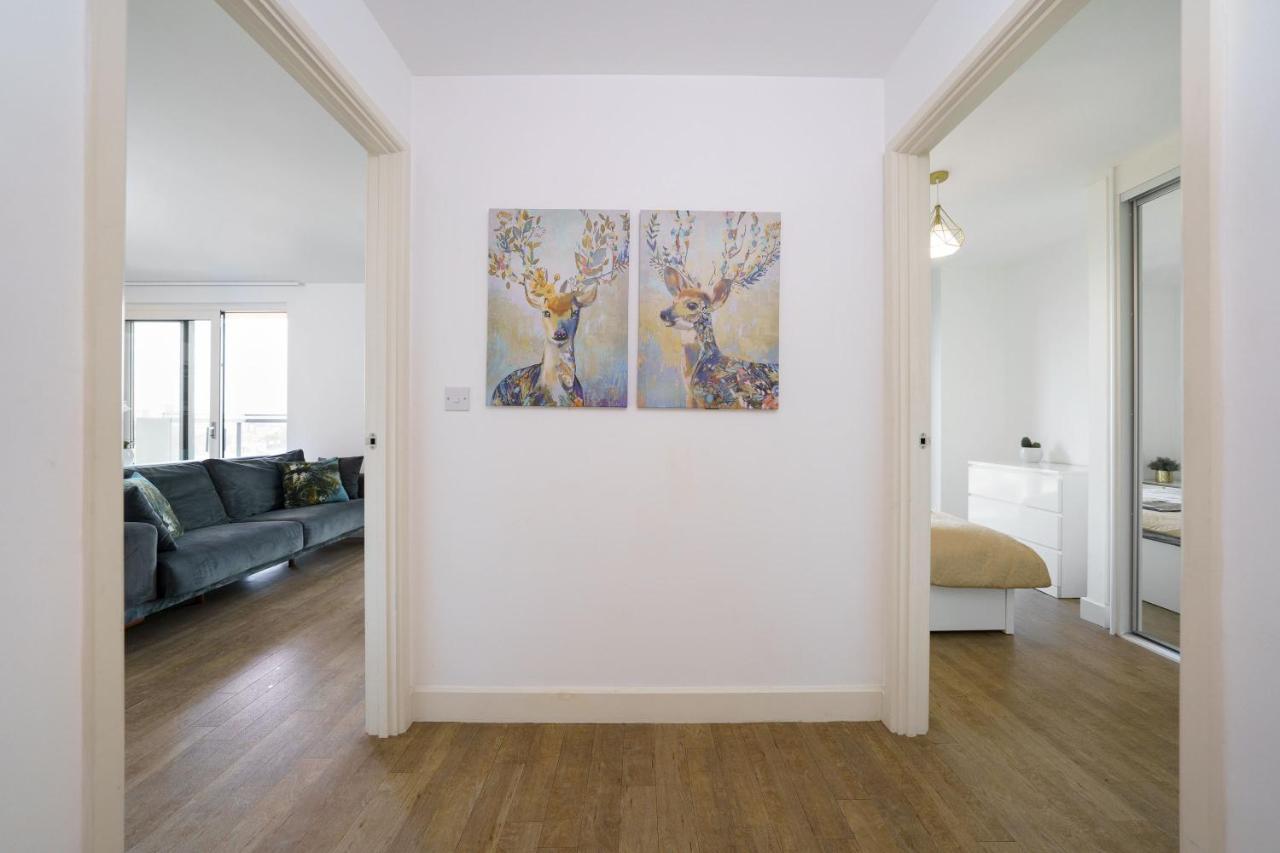 Stylish Fully-Equipped One Bedroom Apartment With Extra Sofa Bed, Free Secure Parking, Onsite Gym, 24Hr Security & Concierge London Ngoại thất bức ảnh